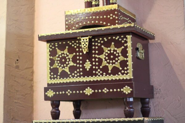 Omani Mandoos (Chest)